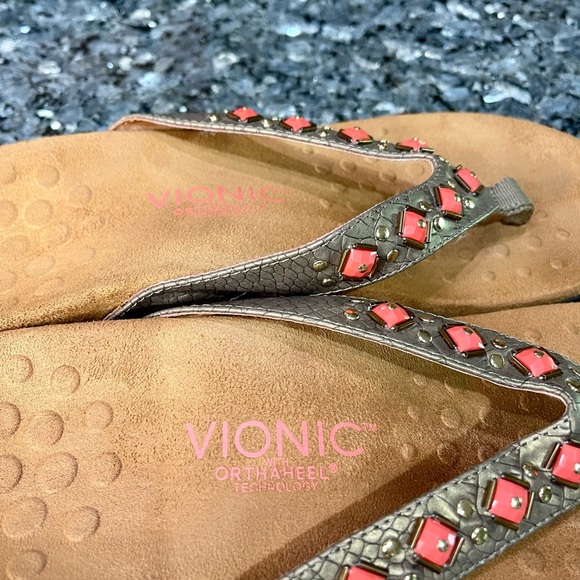 Vionic Floriana Bronze and Croc Orthotic Sandals with Coral/Bronze Studs Size 8 - Picture 4 of 8
